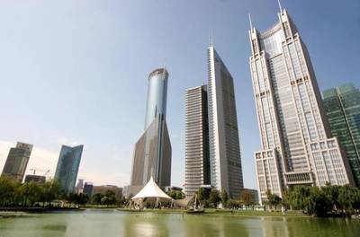 摩天輪、寫字樓、汽車工廠 解碼上海經(jīng)濟風向中的科技中介力量